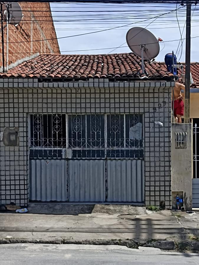 Casa à venda com 3 quartos, 216m² - Foto 1
