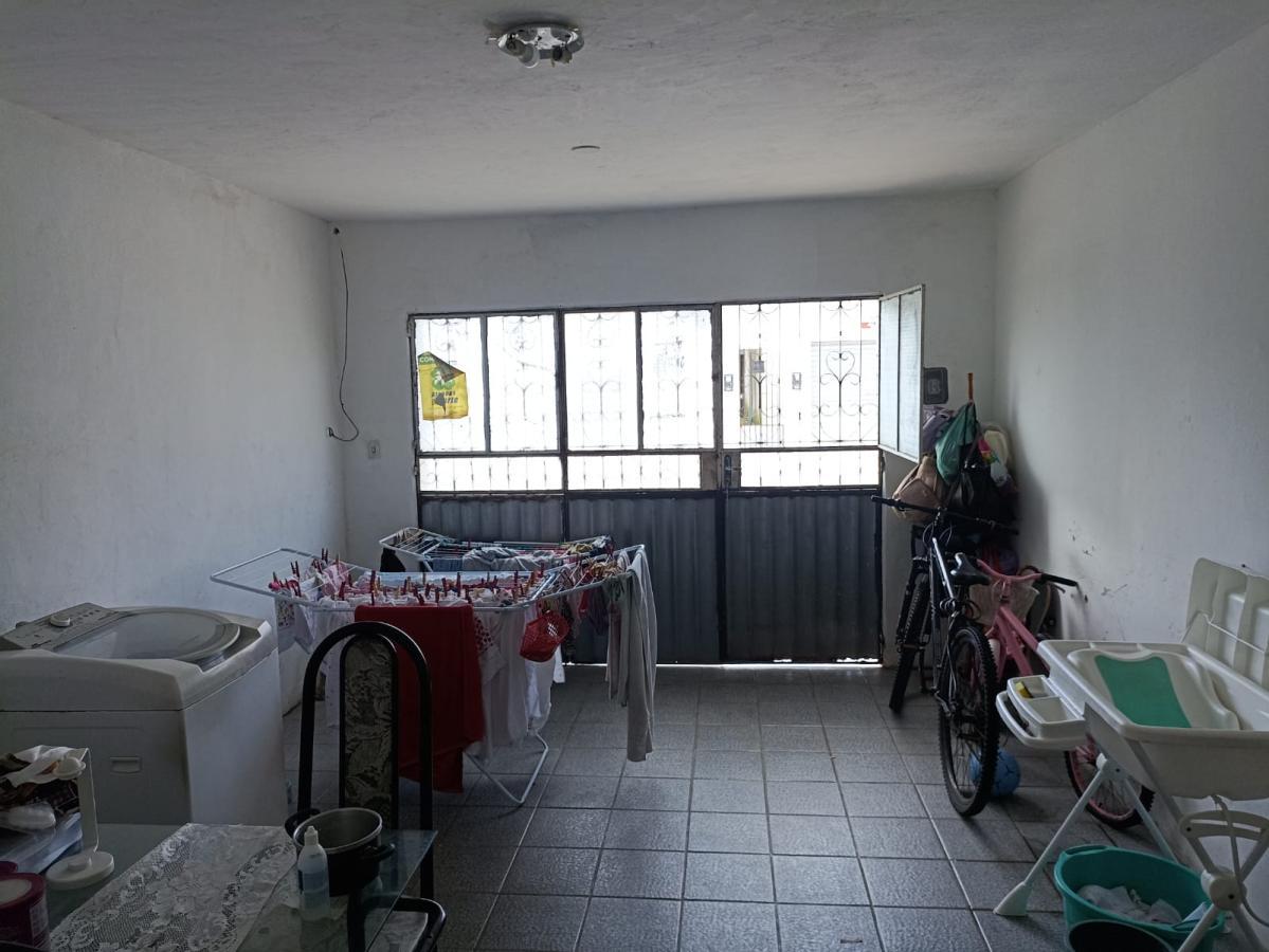 Casa à venda com 3 quartos, 216m² - Foto 2