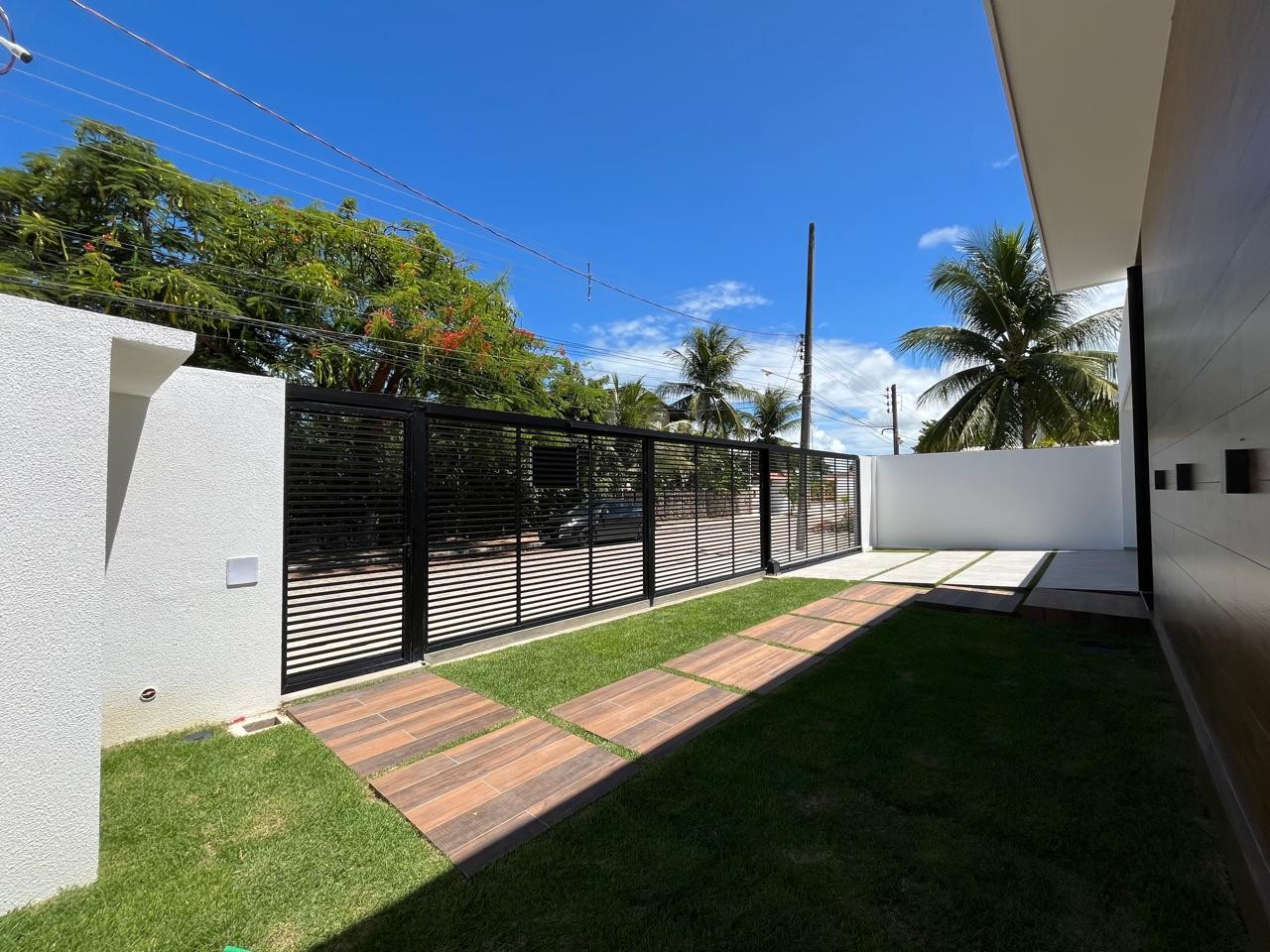 Casa à venda com 3 quartos, 310m² - Foto 2