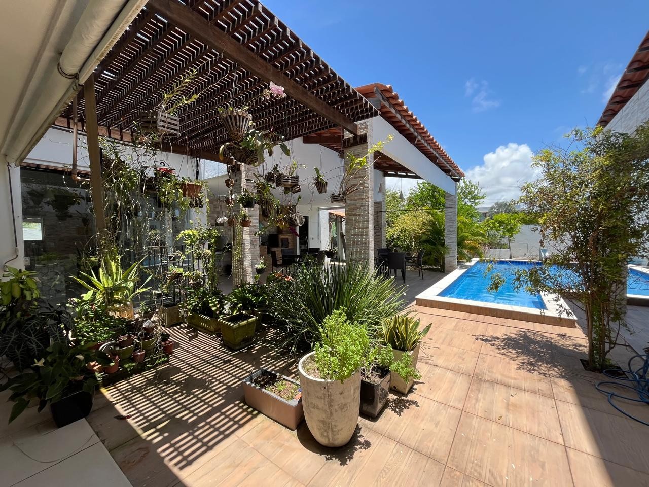 Casa de Condomínio à venda com 4 quartos, 330m² - Foto 3