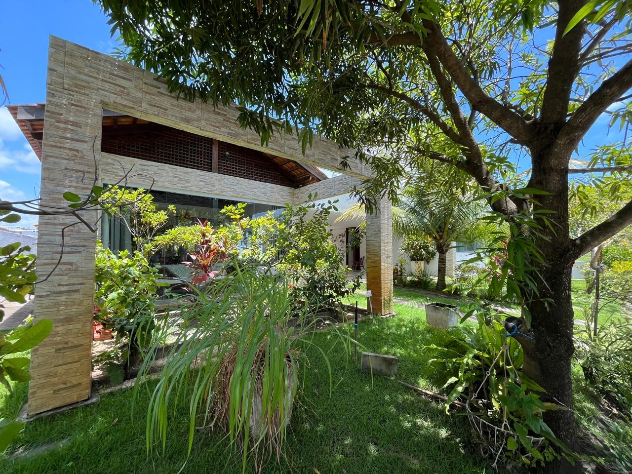 Casa de Condomínio à venda com 4 quartos, 330m² - Foto 2