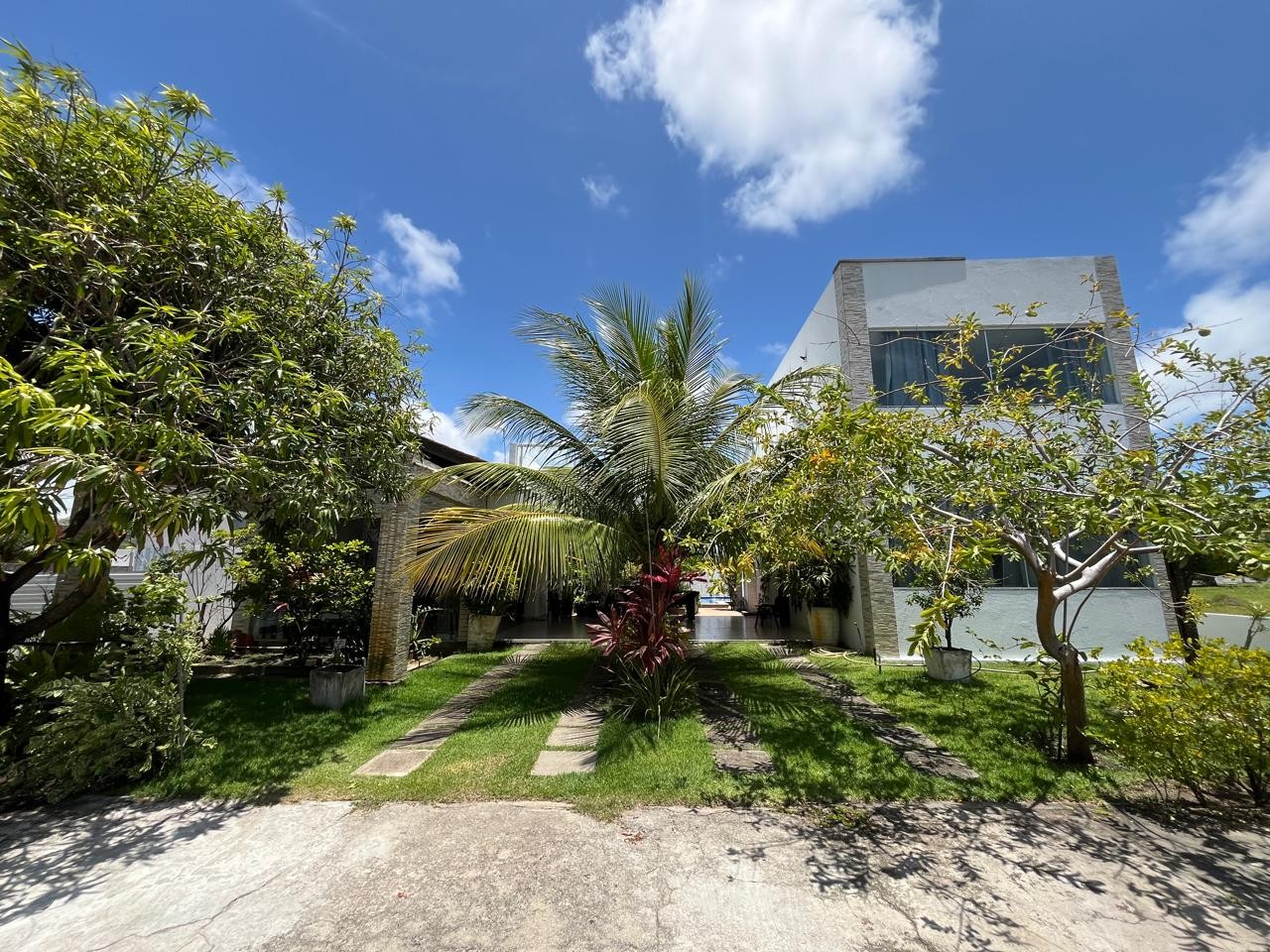 Casa de Condomínio à venda com 4 quartos, 330m² - Foto 1